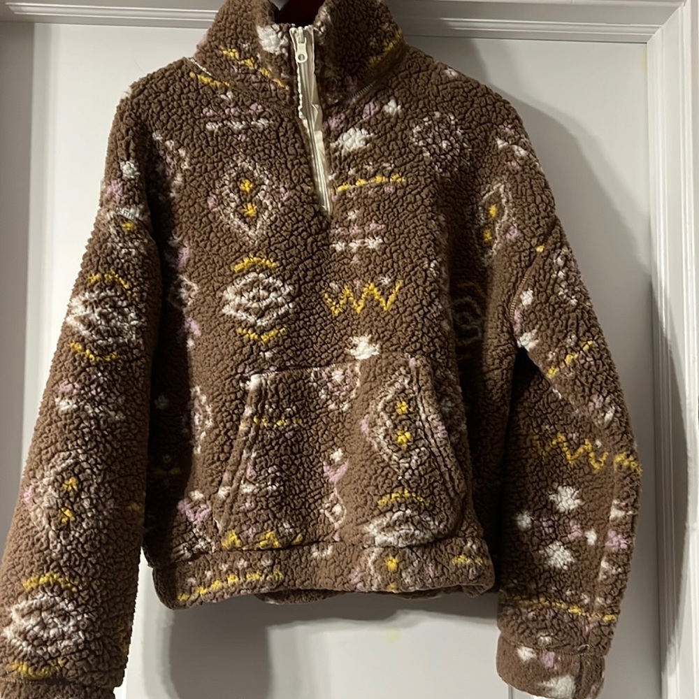 Pullover sweater